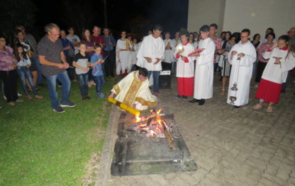 Paróquia Santo André Avelino celebra a Solene Vigília Pascal