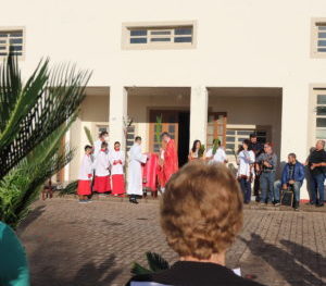 Paróquia Santo André Avelino celebra Domingo de Ramos abrindo a Semana Santa