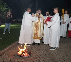 Paróquia Santo André Avelino celebra a Vigília Pascal!