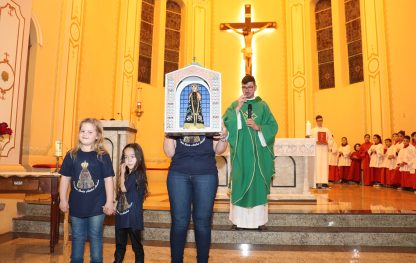 Santa Missa na Paróquia Santo André Avelino Marca Véspera do Dia do Sacerdote