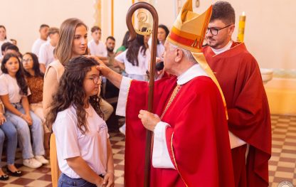 Paróquia Santo André Avelino Celebra os Sacramentos do Crisma e Eucaristia!